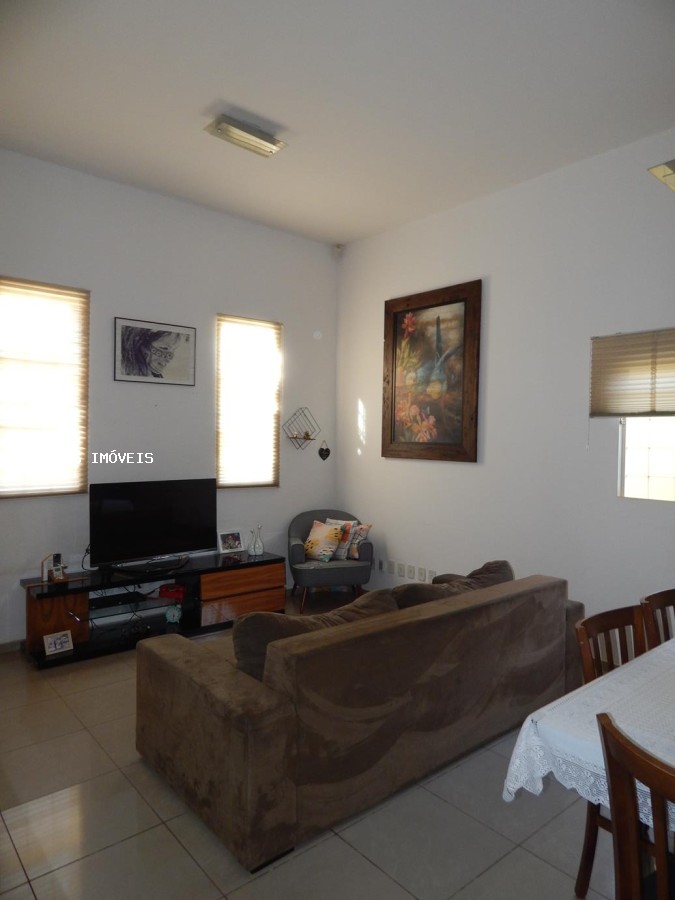 Casa à venda com 3 quartos, 1 suíte, 4 vagas e 176m² no ESTADOS UNIDOS - RESIDENCIAL, Uberaba (MG) — foto 12 de 30