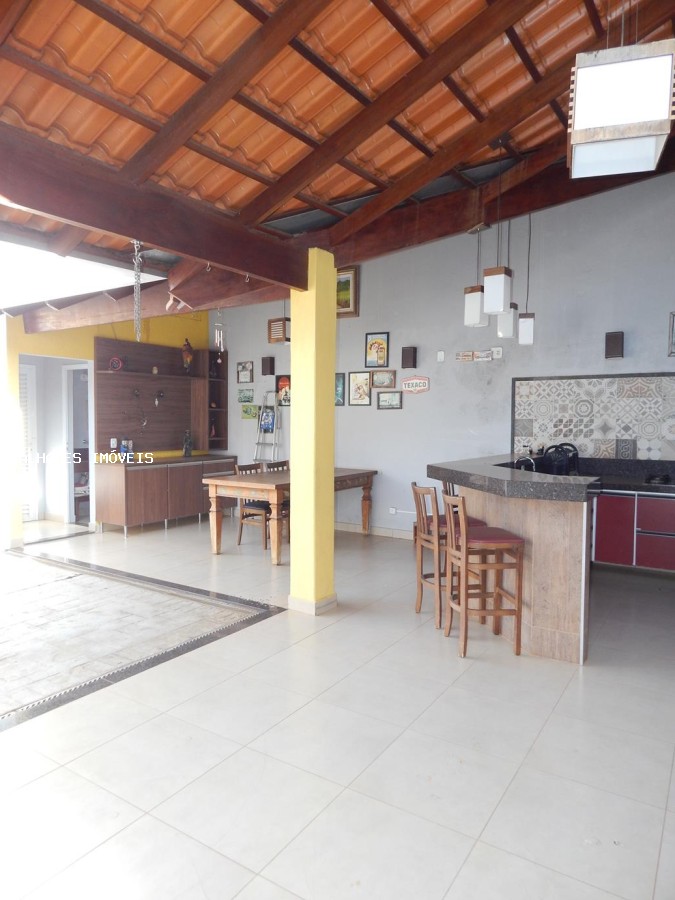 Casa à venda com 3 quartos, 1 suíte, 4 vagas e 176m² no ESTADOS UNIDOS - RESIDENCIAL, Uberaba (MG) — foto 25 de 30