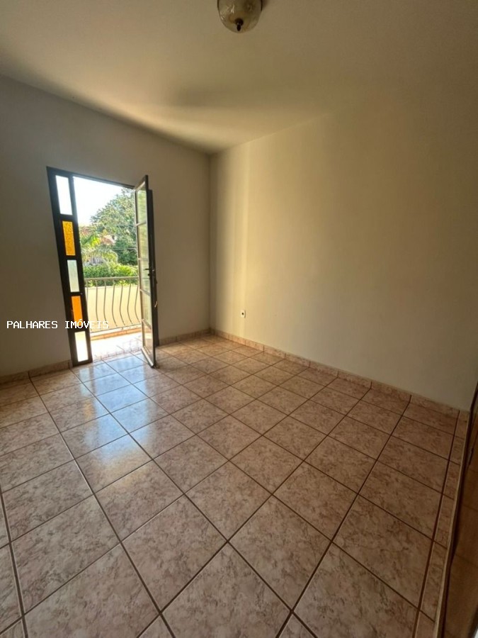 Casa à venda com 3 quartos, 1 suíte, 2 vagas e 175m² no SÃO BENEDITO, Uberaba (MG) — foto 2 de 25