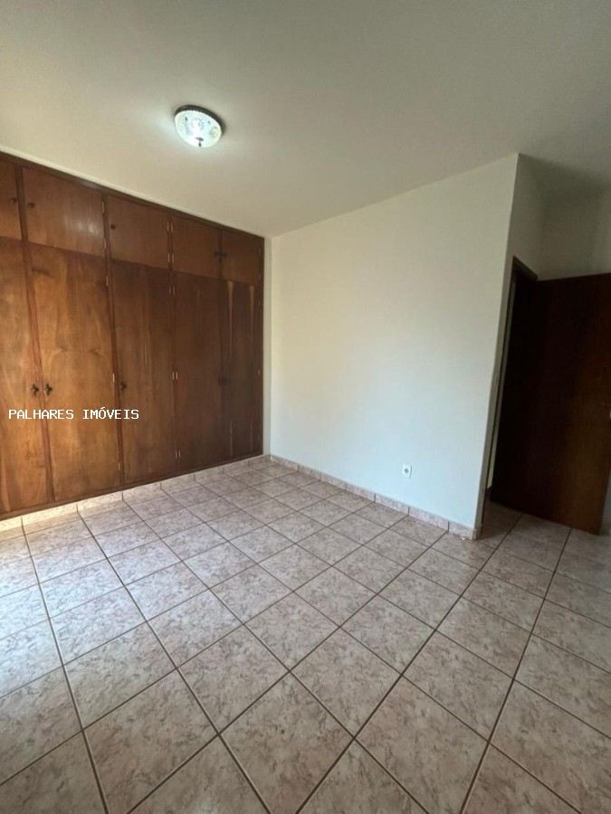Casa à venda com 3 quartos, 1 suíte, 2 vagas e 175m² no SÃO BENEDITO, Uberaba (MG) — foto 12 de 25