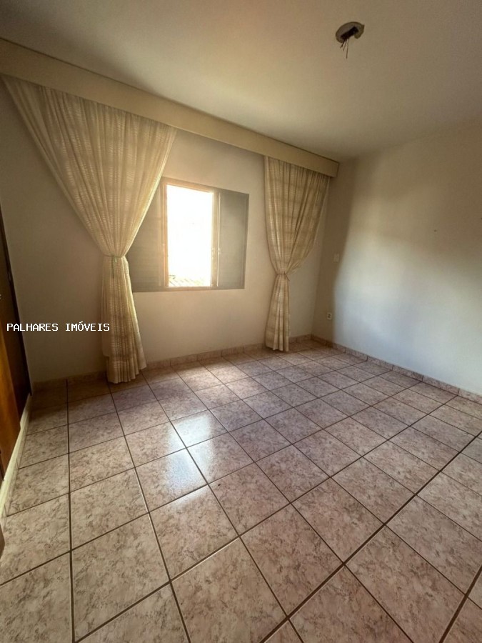 Casa à venda com 3 quartos, 1 suíte, 2 vagas e 175m² no SÃO BENEDITO, Uberaba (MG) — foto 13 de 25