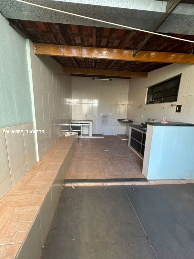 Casa à venda com 3 quartos, 1 suíte, 2 vagas e 175m² no SÃO BENEDITO, Uberaba (MG) — foto 20 de 25