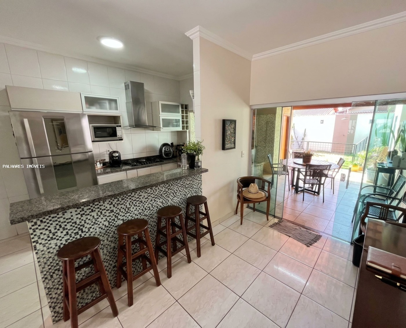 Casa à venda com 4 quartos, 2 suítes, 2 vagas e 129m² no MANHATAM - JARDIM, Uberaba (MG) — foto 4 de 12