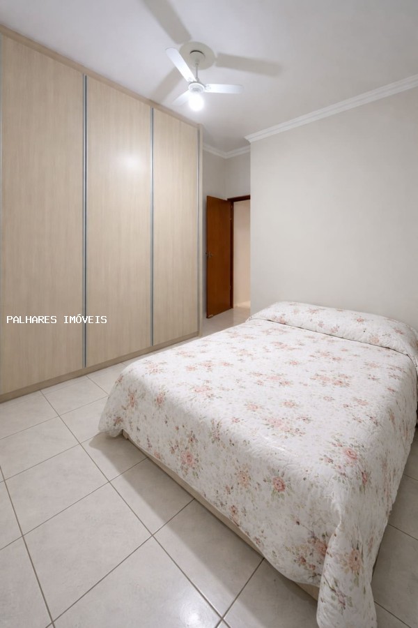 Casa à venda com 4 quartos, 2 suítes, 2 vagas e 129m² no MANHATAM - JARDIM, Uberaba (MG) — foto 8 de 12