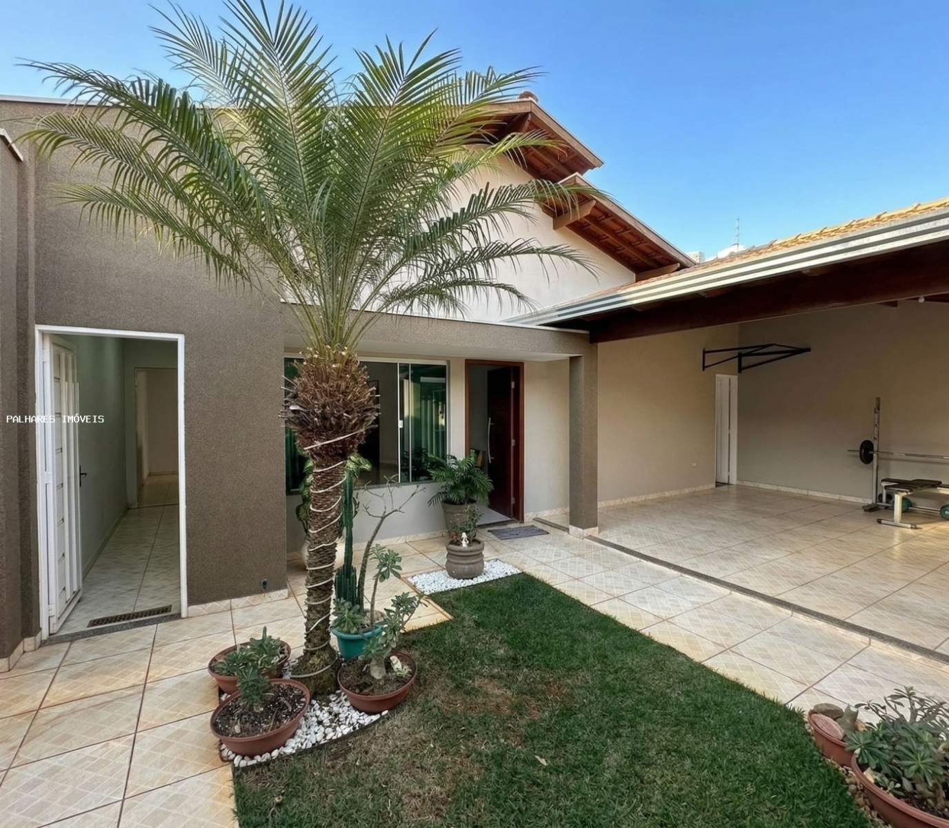 Casa à venda com 4 quartos, 2 suítes, 2 vagas e 129m² no MANHATAM - JARDIM, Uberaba (MG) — foto 2 de 12