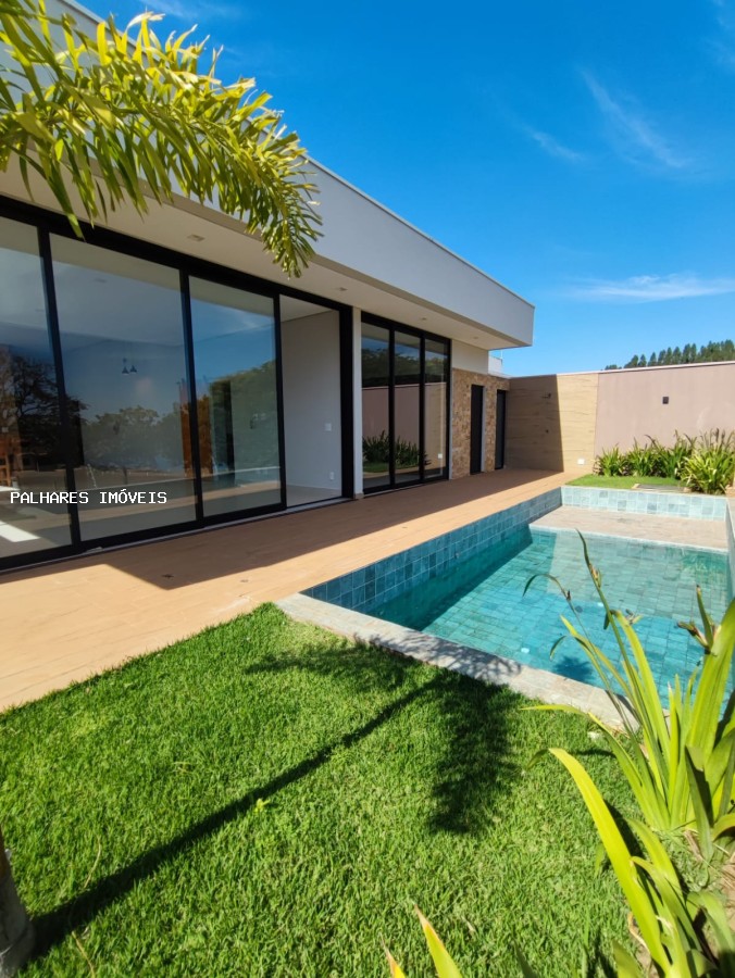 Casa à venda com 4 quartos, 2 suítes, 4 vagas e 272m² no JOKEY DO LAGO - CONDOMÍNIO, Uberaba (MG) — foto 2 de 30