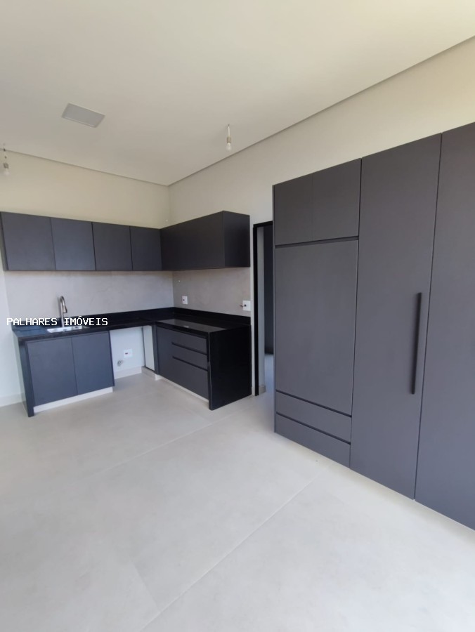 Casa à venda com 4 quartos, 2 suítes, 4 vagas e 272m² no JOKEY DO LAGO - CONDOMÍNIO, Uberaba (MG) — foto 9 de 30