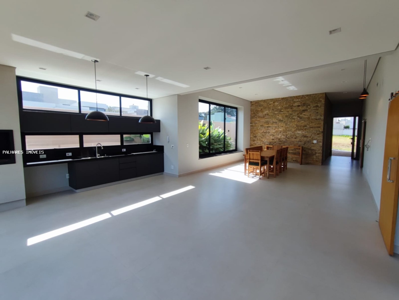 Casa à venda com 4 quartos, 2 suítes, 4 vagas e 272m² no JOKEY DO LAGO - CONDOMÍNIO, Uberaba (MG) — foto 8 de 30