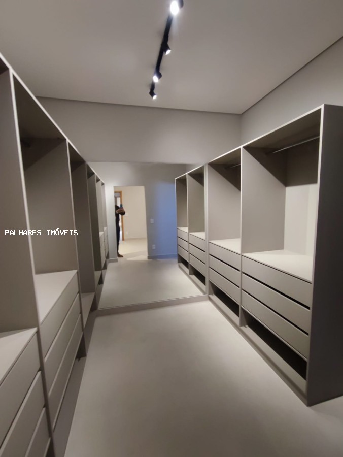 Casa à venda com 4 quartos, 2 suítes, 4 vagas e 272m² no JOKEY DO LAGO - CONDOMÍNIO, Uberaba (MG) — foto 14 de 30