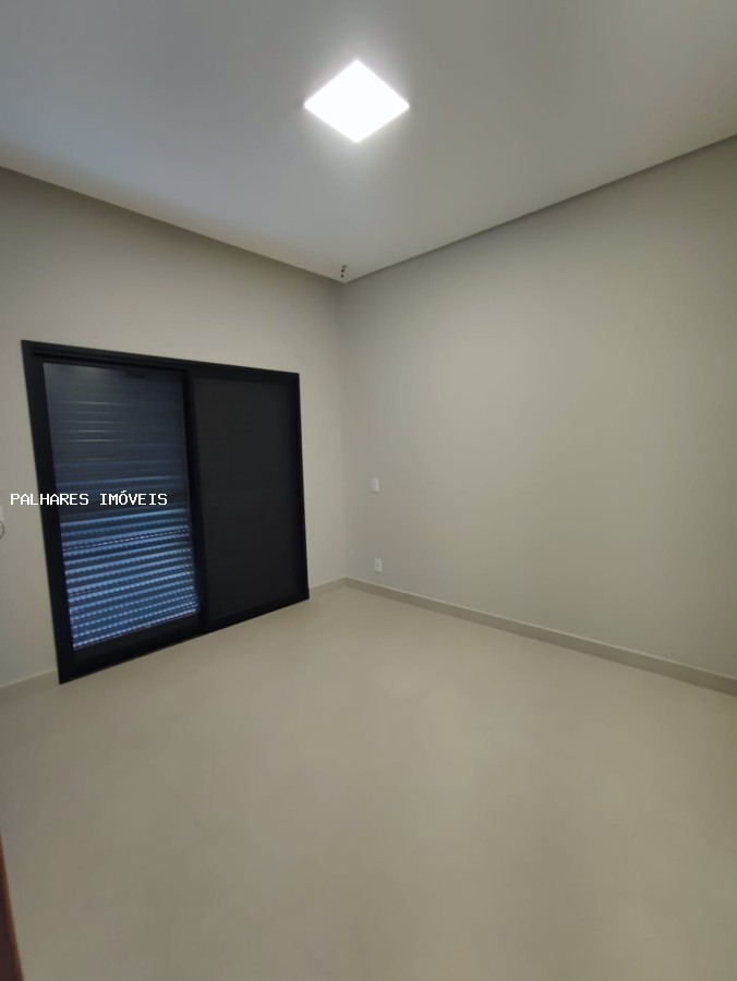 Casa à venda com 4 quartos, 2 suítes, 4 vagas e 272m² no JOKEY DO LAGO - CONDOMÍNIO, Uberaba (MG) — foto 29 de 30