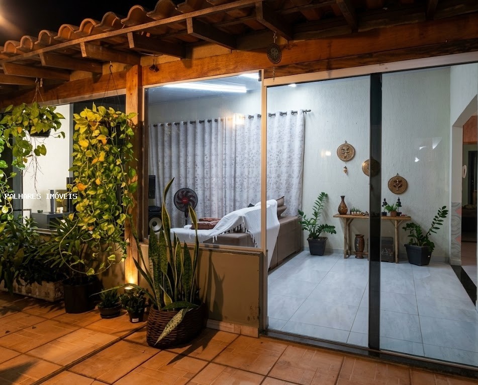 Casa à venda com 2 quartos, 2 banheiros, 3 vagas e 161m² no NENE GOMES - JARDIM, Uberaba (MG) — foto 2 de 8