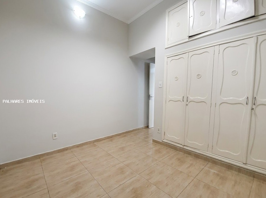 Casa à venda com 6 quartos, 3 banheiros, 2 vagas e 156m² no Centro, Uberaba (MG) — foto 4 de 5