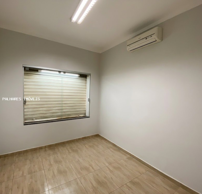 Casa à venda com 6 quartos, 3 banheiros, 2 vagas e 156m² no Centro, Uberaba (MG) — foto 2 de 5