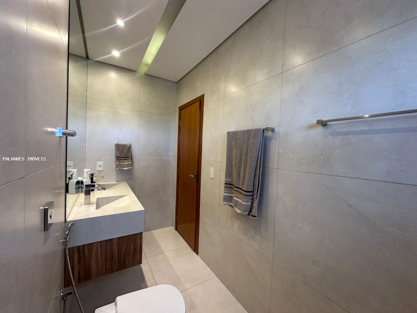 Casa à venda com 3 quartos, 3 suítes, 4 vagas e 215m² no CYRELA, Uberaba (MG) — foto 14 de 21