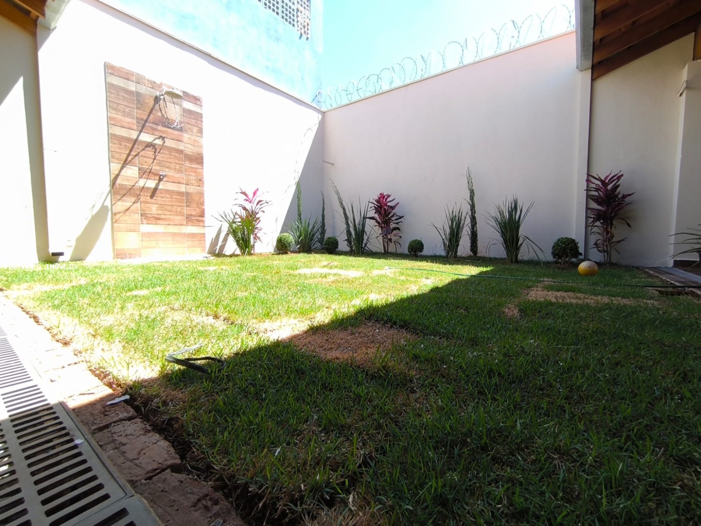 Casa à venda com 3 quartos, 2 suítes, 3 vagas e 252m² no LARANJEIRAS, Uberaba (MG) — foto 2 de 26