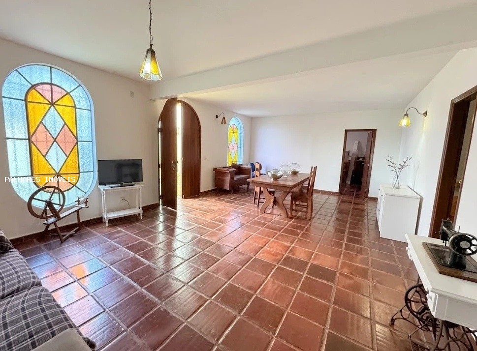 Casa à venda com 3 quartos, 1 suíte, 6 vagas e 292m² no SANTA MARIA, Uberaba (MG) — foto 2 de 9